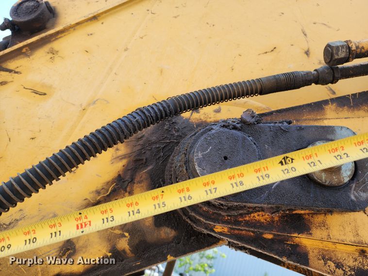 image for item LE9181 2003 John Deere 230C LC  excavator