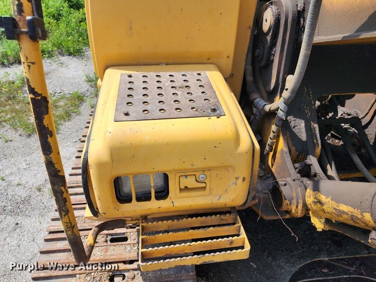 image for item LE9181 2003 John Deere 230C LC  excavator