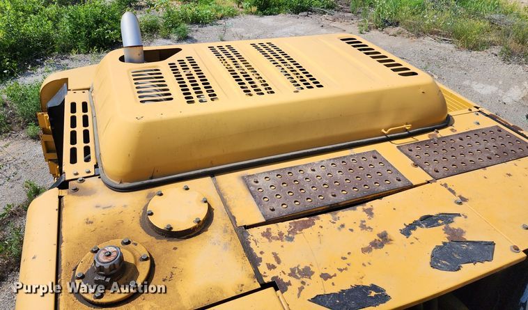 image for item LE9181 2003 John Deere 230C LC  excavator