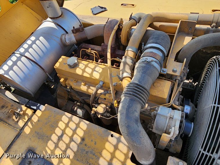 image for item LE9181 2003 John Deere 230C LC  excavator