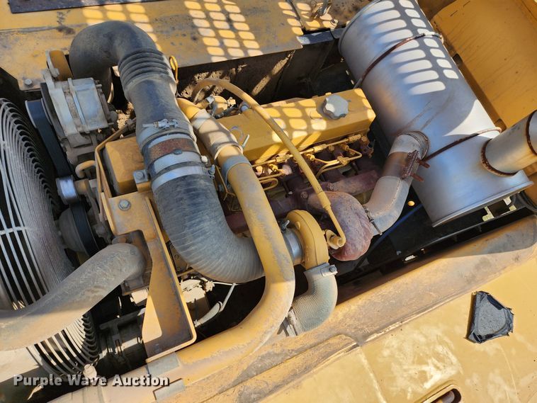 image for item LE9181 2003 John Deere 230C LC  excavator