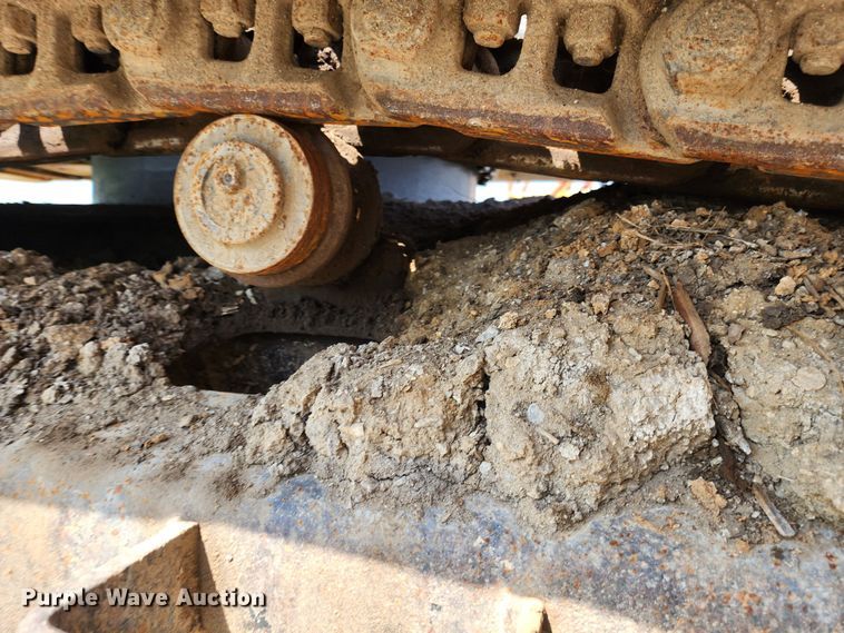 image for item LE9181 2003 John Deere 230C LC  excavator