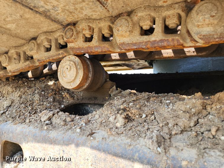 image for item LE9181 2003 John Deere 230C LC  excavator