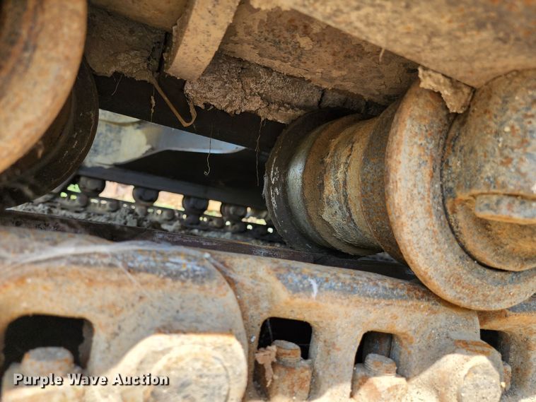 image for item LE9181 2003 John Deere 230C LC  excavator