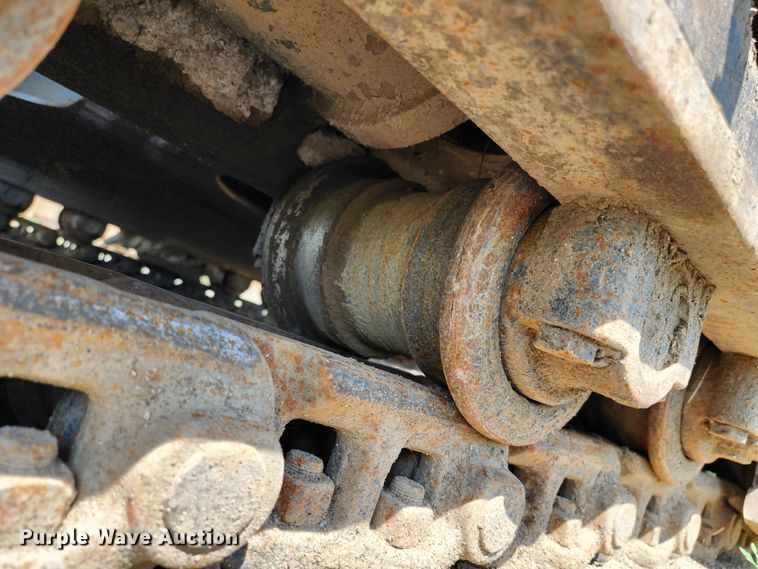 image for item LE9181 2003 John Deere 230C LC  excavator