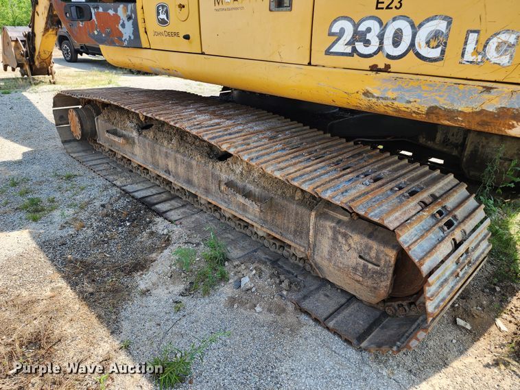image for item LE9181 2003 John Deere 230C LC  excavator
