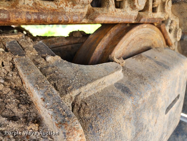 image for item LE9181 2003 John Deere 230C LC  excavator