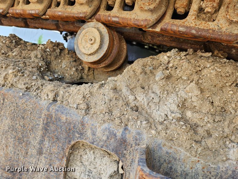 image for item LE9181 2003 John Deere 230C LC  excavator