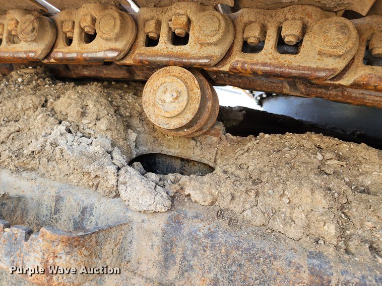 image for item LE9181 2003 John Deere 230C LC  excavator