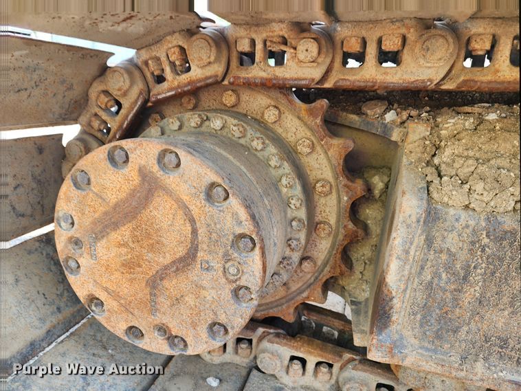 image for item LE9181 2003 John Deere 230C LC  excavator