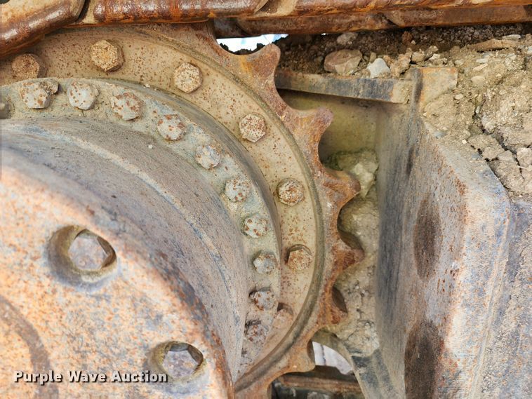 image for item LE9181 2003 John Deere 230C LC  excavator