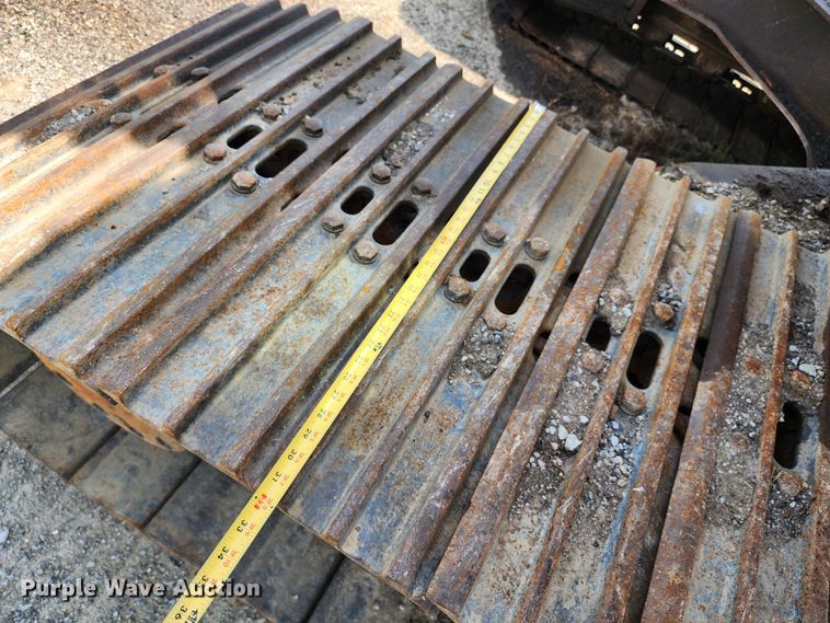 image for item LE9181 2003 John Deere 230C LC  excavator