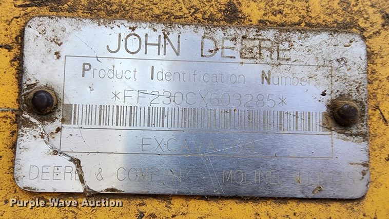 image for item LE9181 2003 John Deere 230C LC  excavator