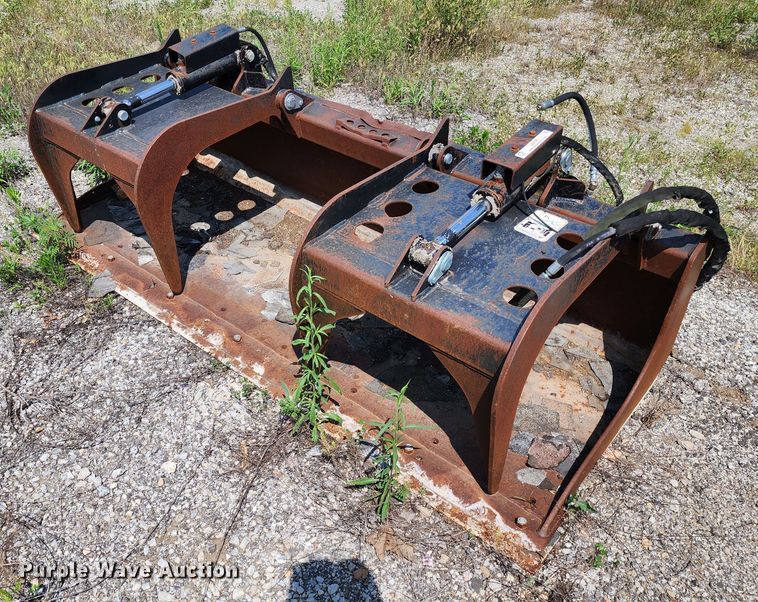 image for item LE9182 86"W skid steer grapple bucket