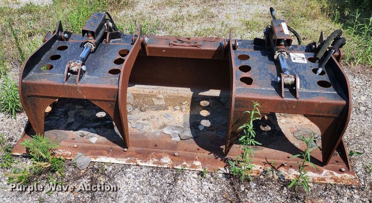 image for item LE9182 86"W skid steer grapple bucket