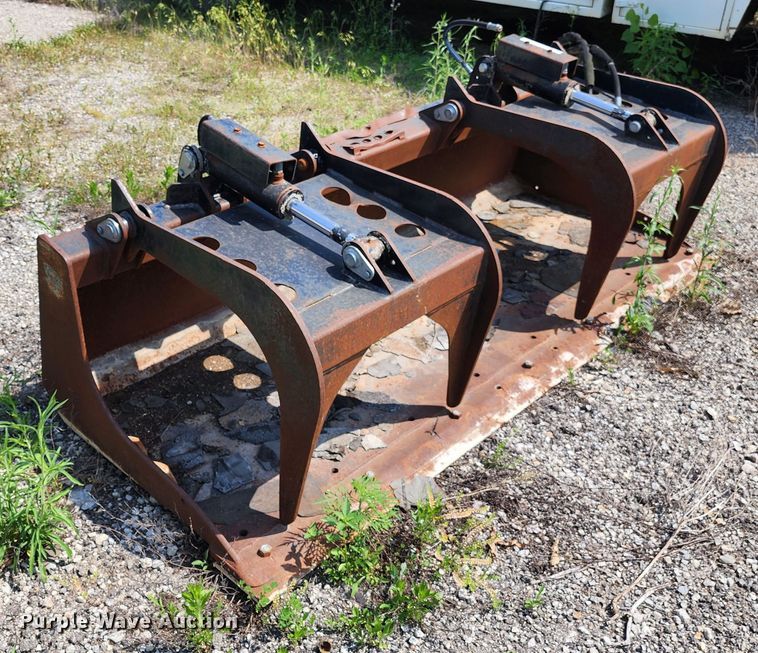 image for item LE9182 86"W skid steer grapple bucket