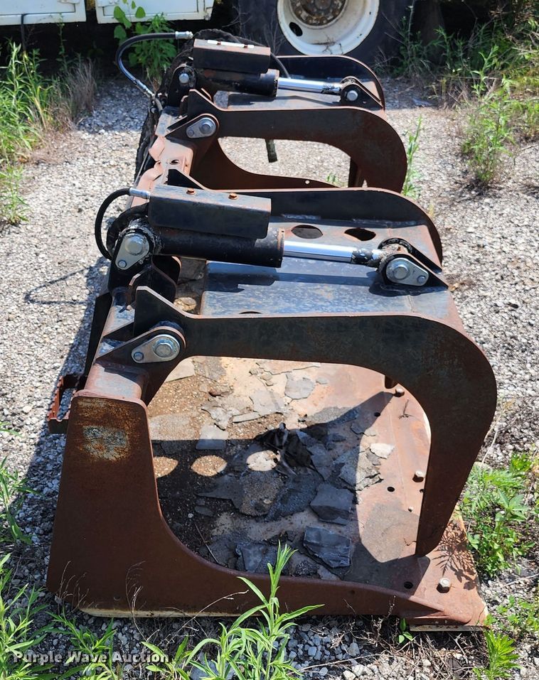 image for item LE9182 86"W skid steer grapple bucket