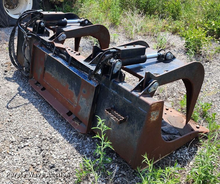 image for item LE9182 86"W skid steer grapple bucket