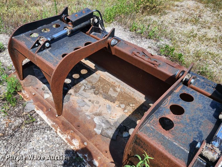 image for item LE9182 86"W skid steer grapple bucket