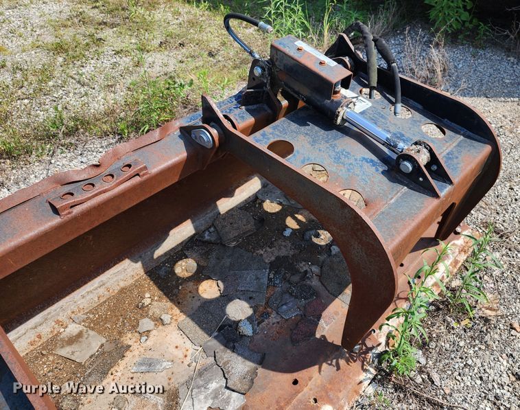 image for item LE9182 86"W skid steer grapple bucket