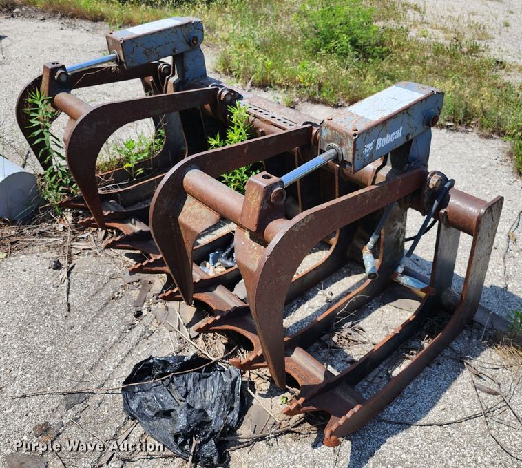 image for item LE9183 84"W skid steer grapple bucket