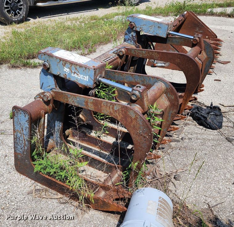 image for item LE9183 84"W skid steer grapple bucket