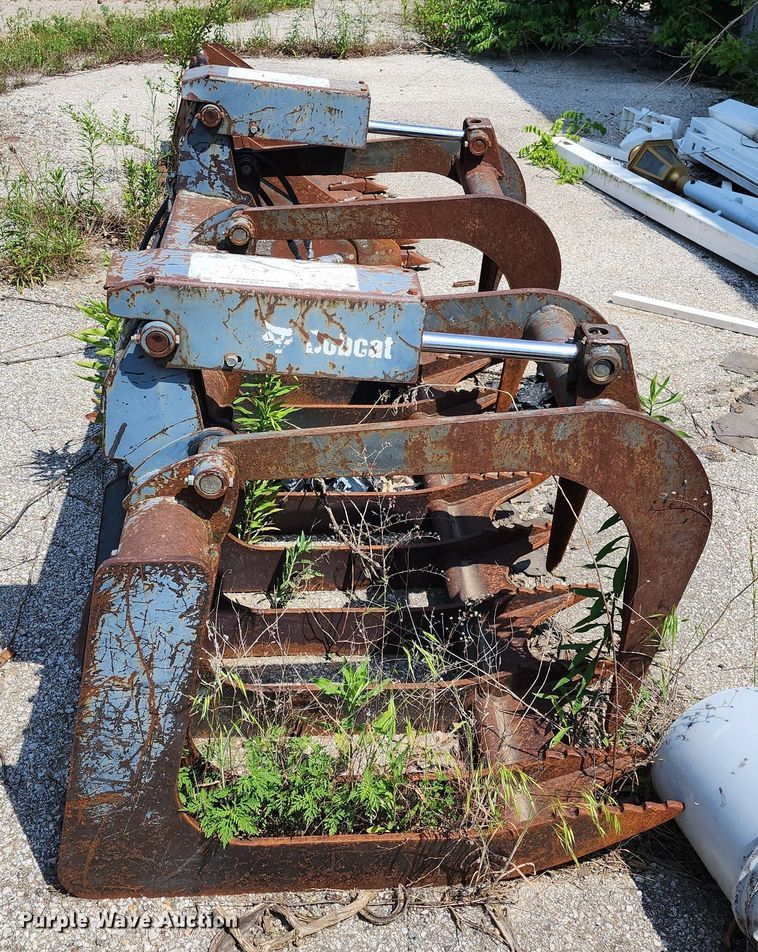 image for item LE9183 84"W skid steer grapple bucket