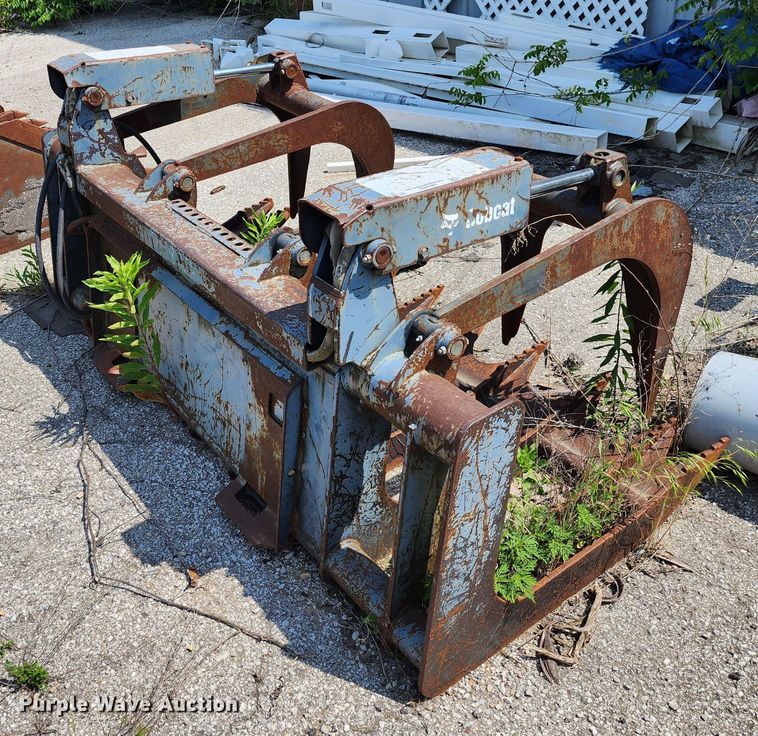 image for item LE9183 84"W skid steer grapple bucket