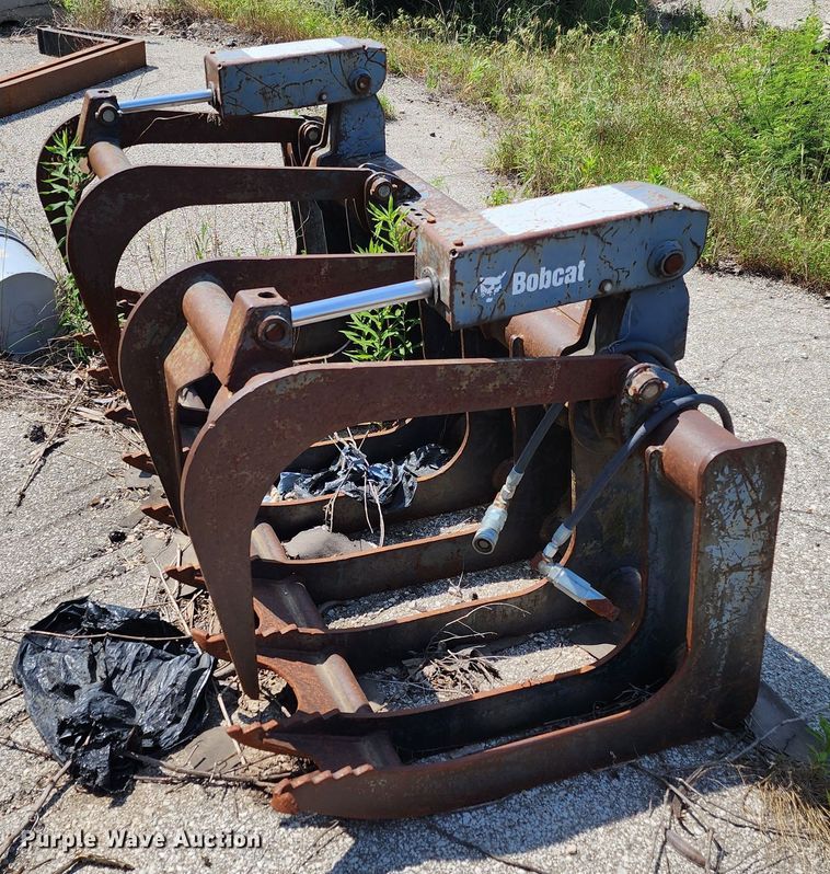 image for item LE9183 84"W skid steer grapple bucket