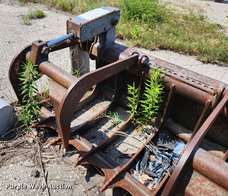 image for item LE9183 84"W skid steer grapple bucket