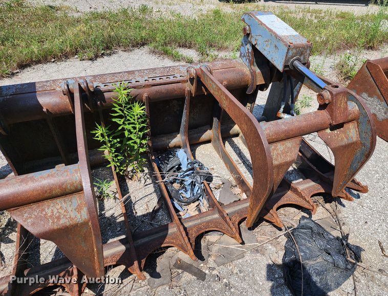 image for item LE9183 84"W skid steer grapple bucket