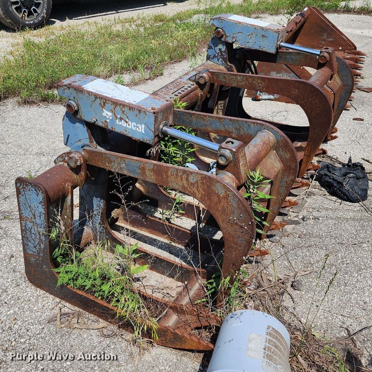 image for item LE9183 84"W skid steer grapple bucket