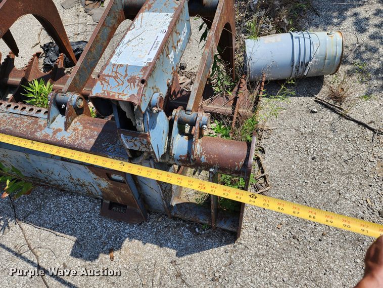 image for item LE9183 84"W skid steer grapple bucket