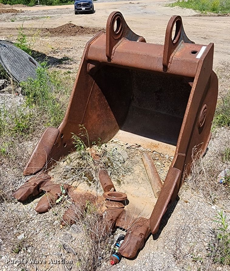 image for item LE9185 CF  48"W excavator bucket