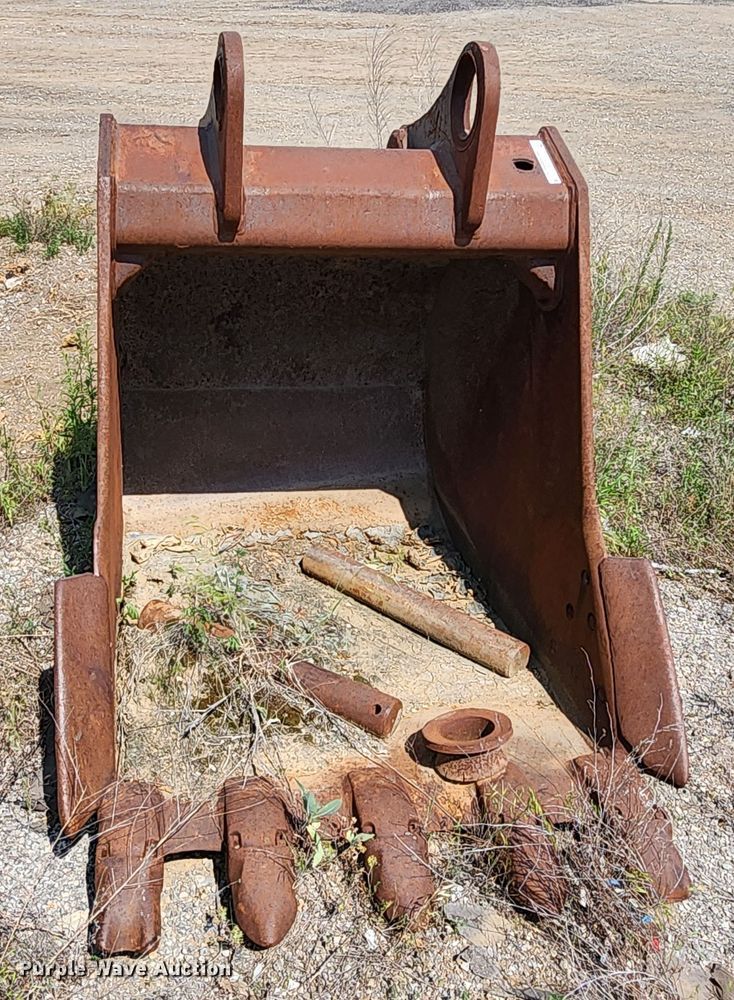 image for item LE9185 CF  48"W excavator bucket