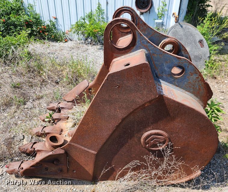 image for item LE9185 CF  48"W excavator bucket