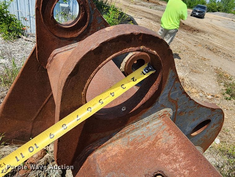 image for item LE9185 CF  48"W excavator bucket