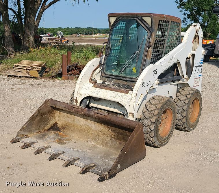 image for item LE9225 2001 Bobcat 773  skid steer loader