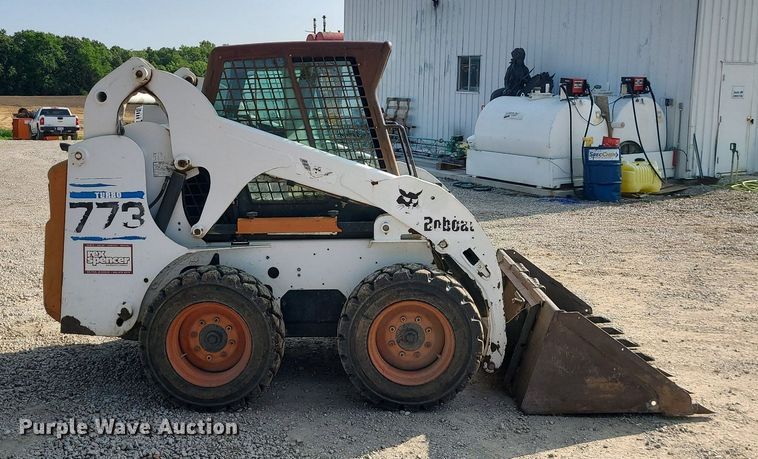 image for item LE9225 2001 Bobcat 773  skid steer loader