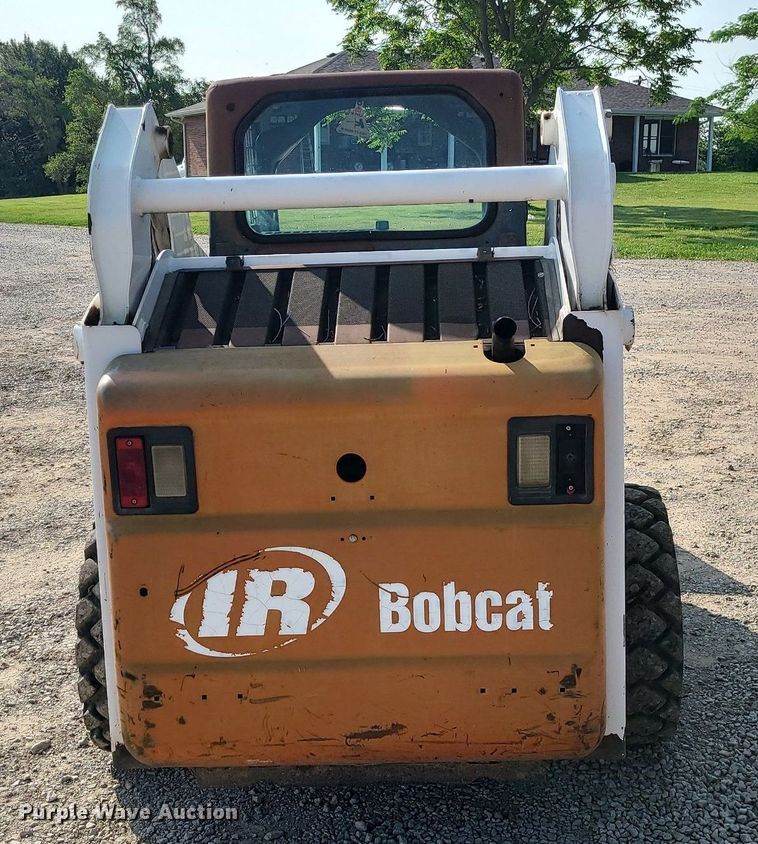 image for item LE9225 2001 Bobcat 773  skid steer loader