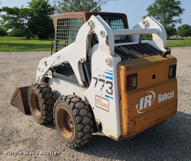 image for item LE9225 2001 Bobcat 773  skid steer loader