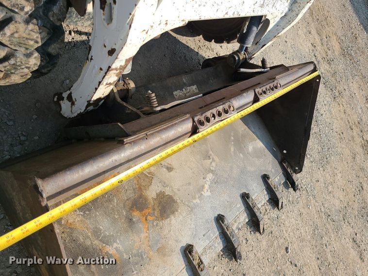 image for item LE9225 2001 Bobcat 773  skid steer loader