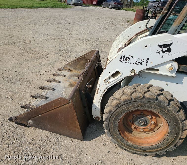 image for item LE9225 2001 Bobcat 773  skid steer loader