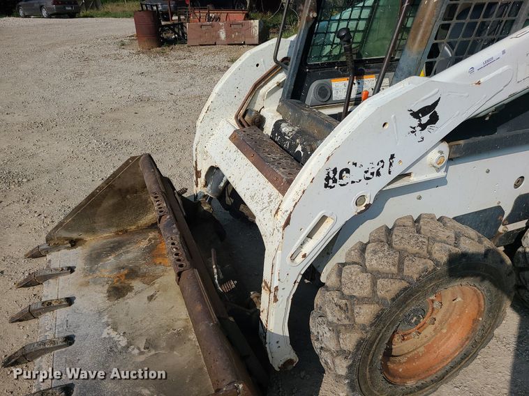 image for item LE9225 2001 Bobcat 773  skid steer loader