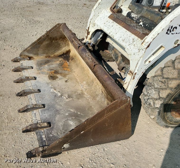 image for item LE9225 2001 Bobcat 773  skid steer loader