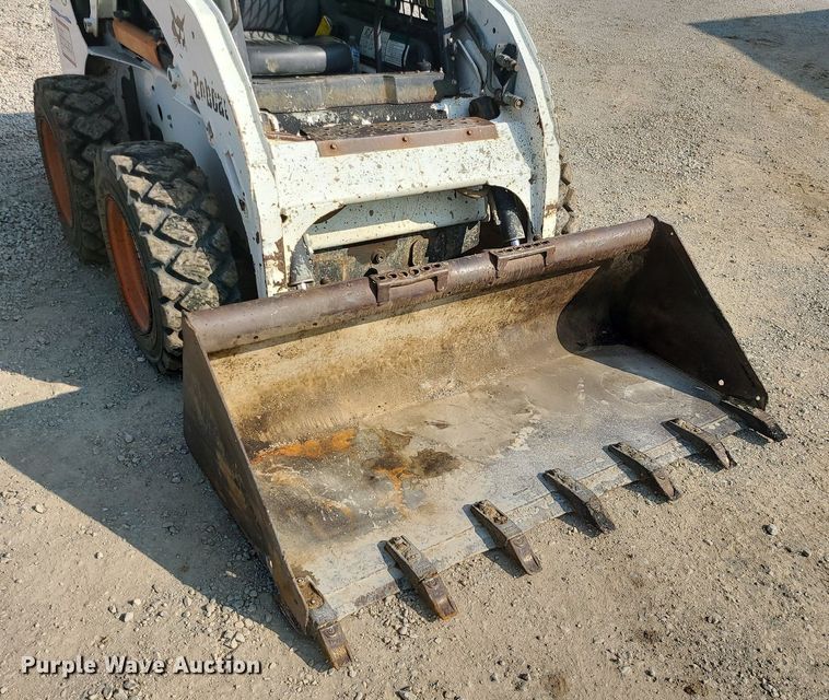 image for item LE9225 2001 Bobcat 773  skid steer loader