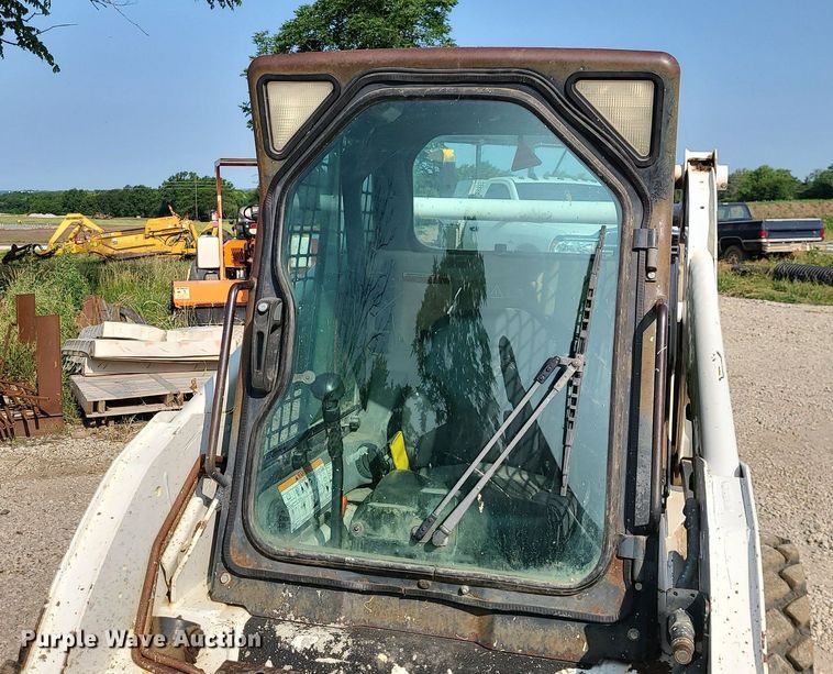 image for item LE9225 2001 Bobcat 773  skid steer loader