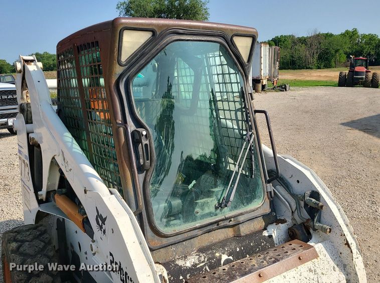 image for item LE9225 2001 Bobcat 773  skid steer loader