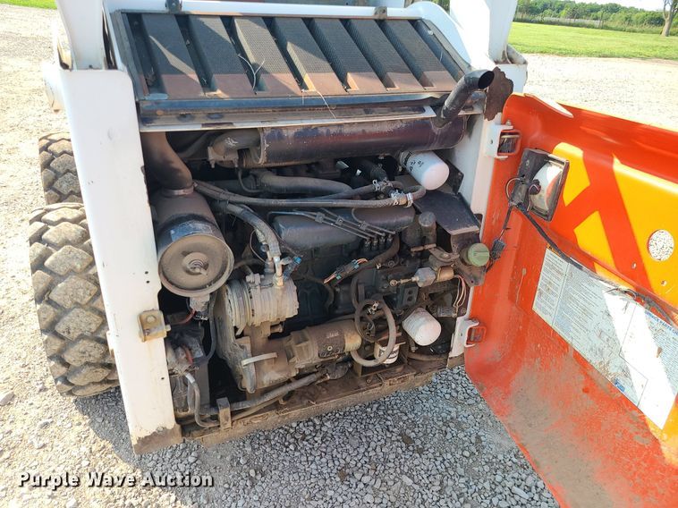 image for item LE9225 2001 Bobcat 773  skid steer loader