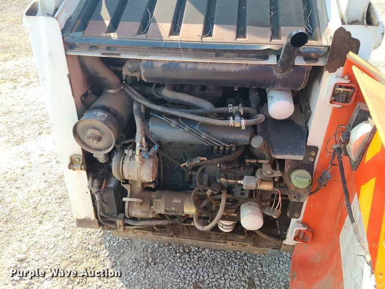 image for item LE9225 2001 Bobcat 773  skid steer loader